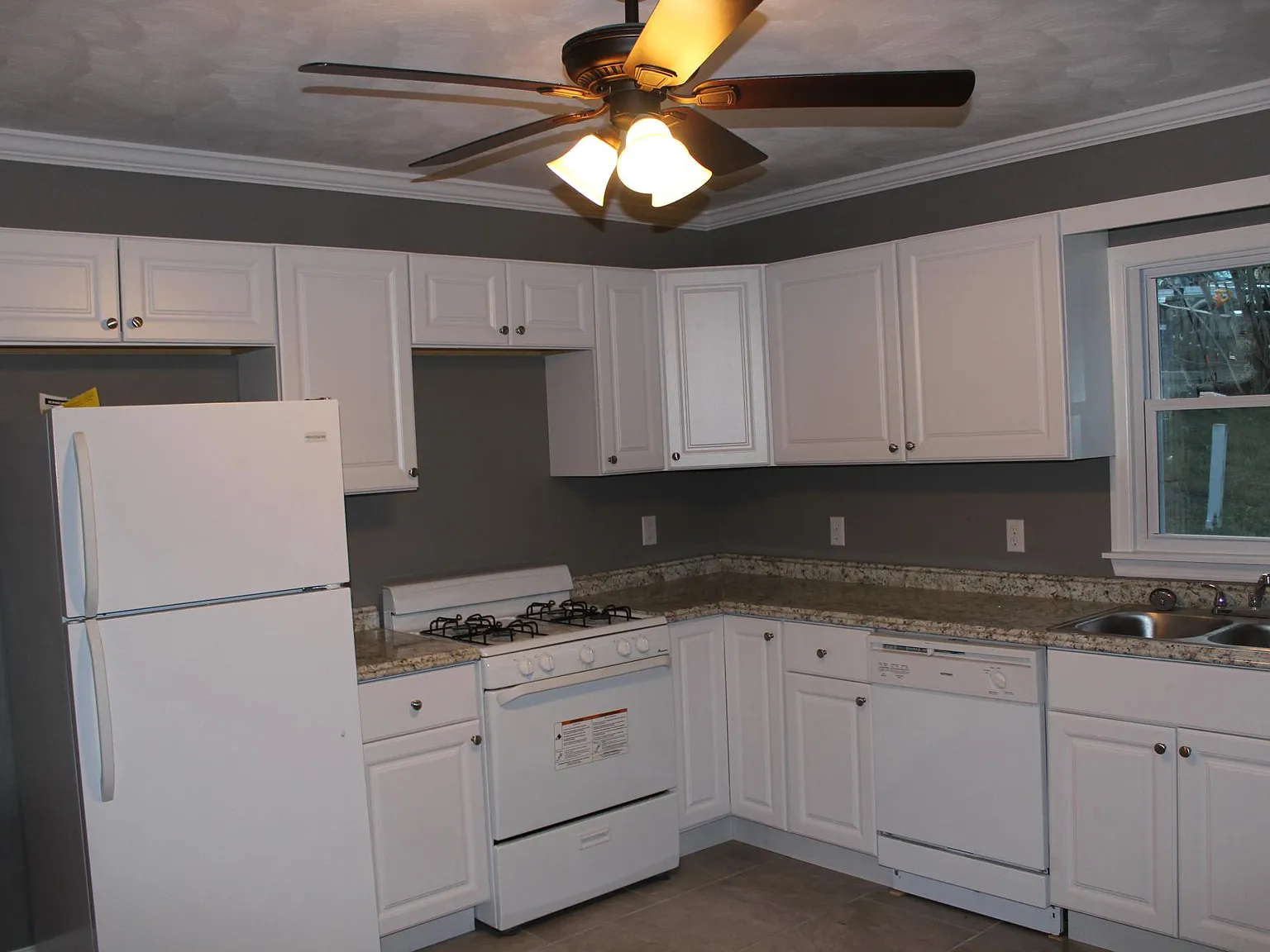 1 bed, 850 sqft, $1,100 — Photo 1