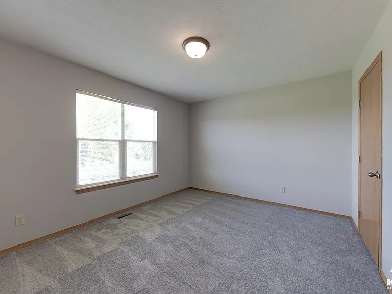 513 N Bristol Ct — Photo 25
