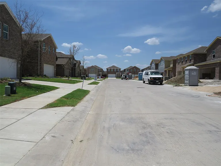 611 Delaware Ave — Photo 1