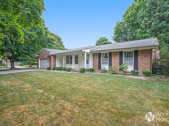 3rd image of 2100 Highbluff Dr NE