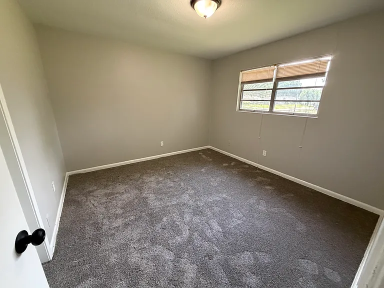 1401 Gardenia St — Photo 6