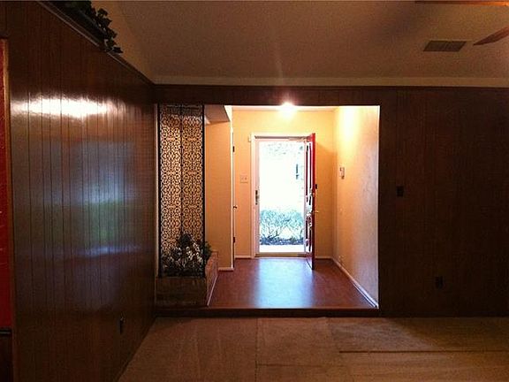 4th image of 1002 Holly Hill Ct