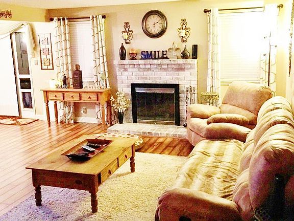 2nd image of 3070 Meadowlands Dr