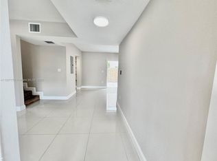 3840 SW 52nd Ave, Hollywood, FL 33023