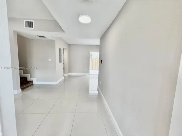 3840 SW 52nd Ave, Hollywood, FL 33023