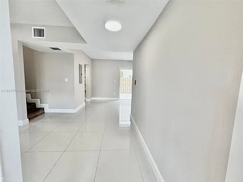 3840 SW 52nd Ave Photo 1