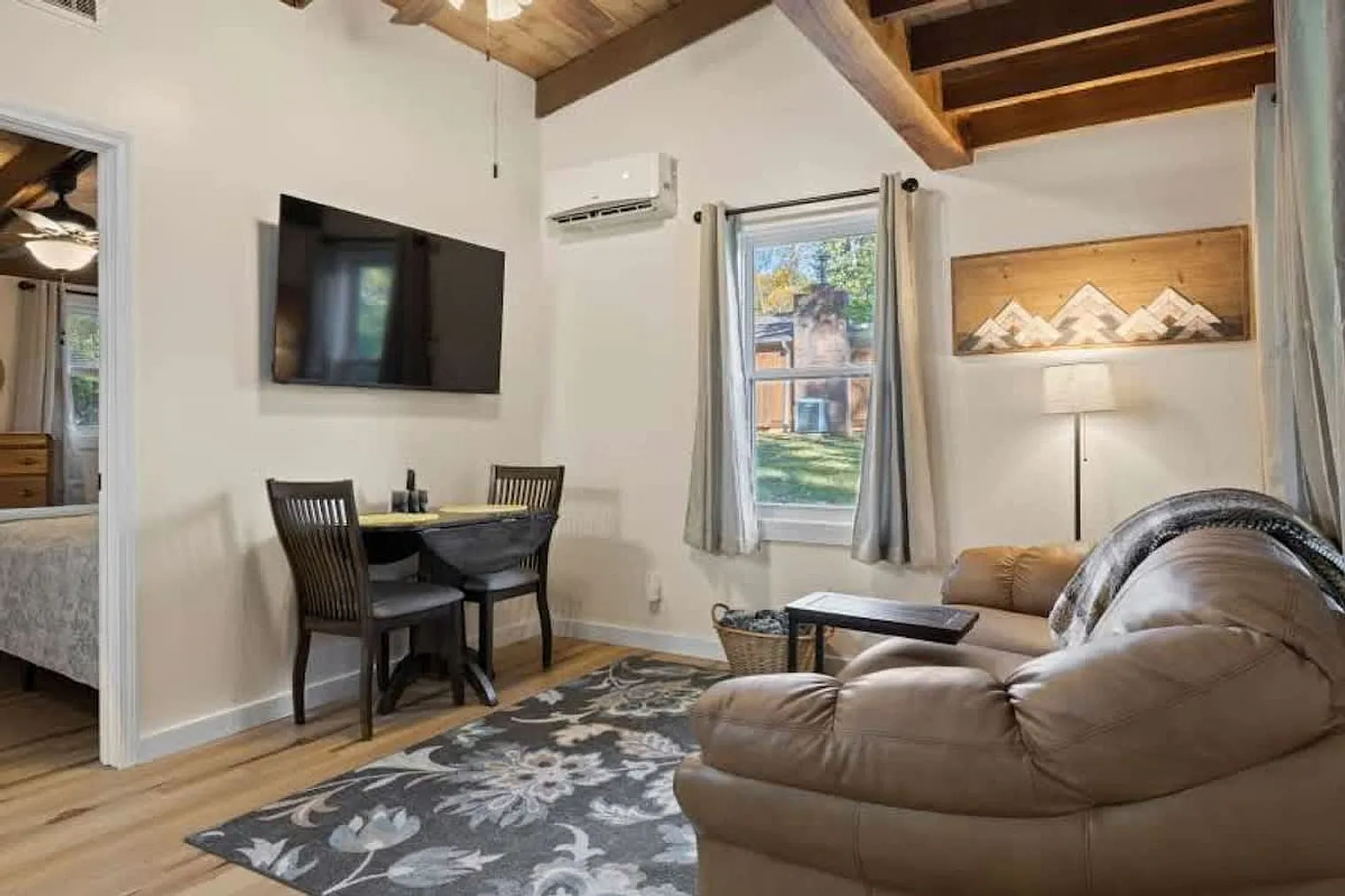 1 bed, 1.0 bath, 398 sqft, $2,306 — Photo 2