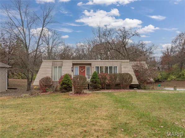 149 Rue Grand Dr, Lake Saint Louis, MO 63367