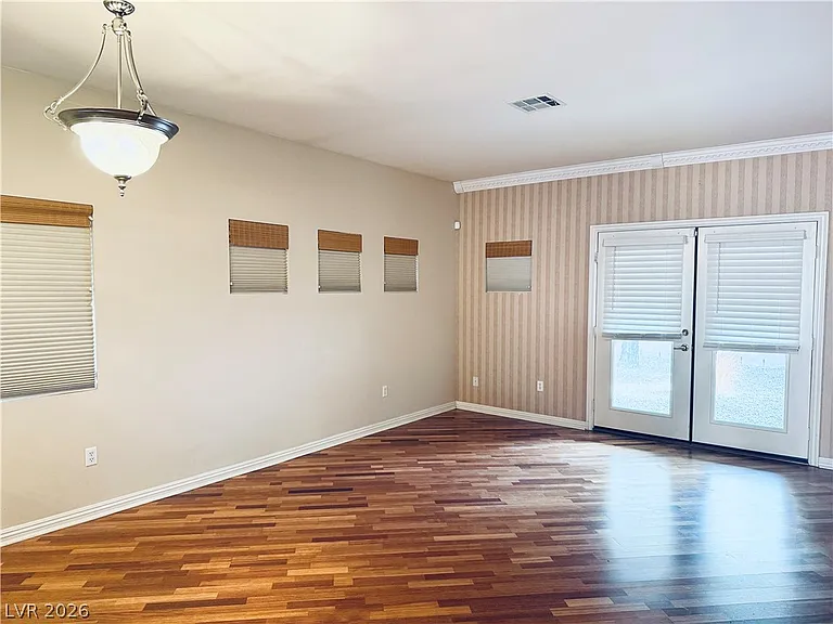 10529 Allthorn Ave — Photo 2