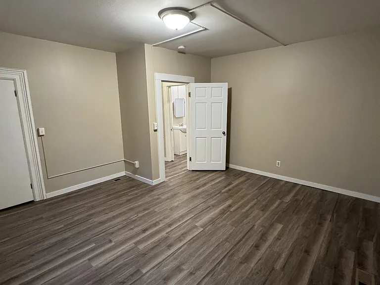 342 W Spruce St — Photo 5
