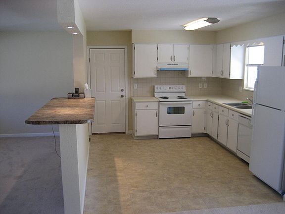 Kitchen with breakfast bar