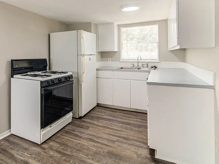 4908 Lynnwood St #B — Photo 7