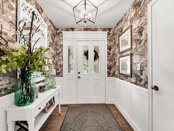 3rd image of 2341 S Laurel Avenue