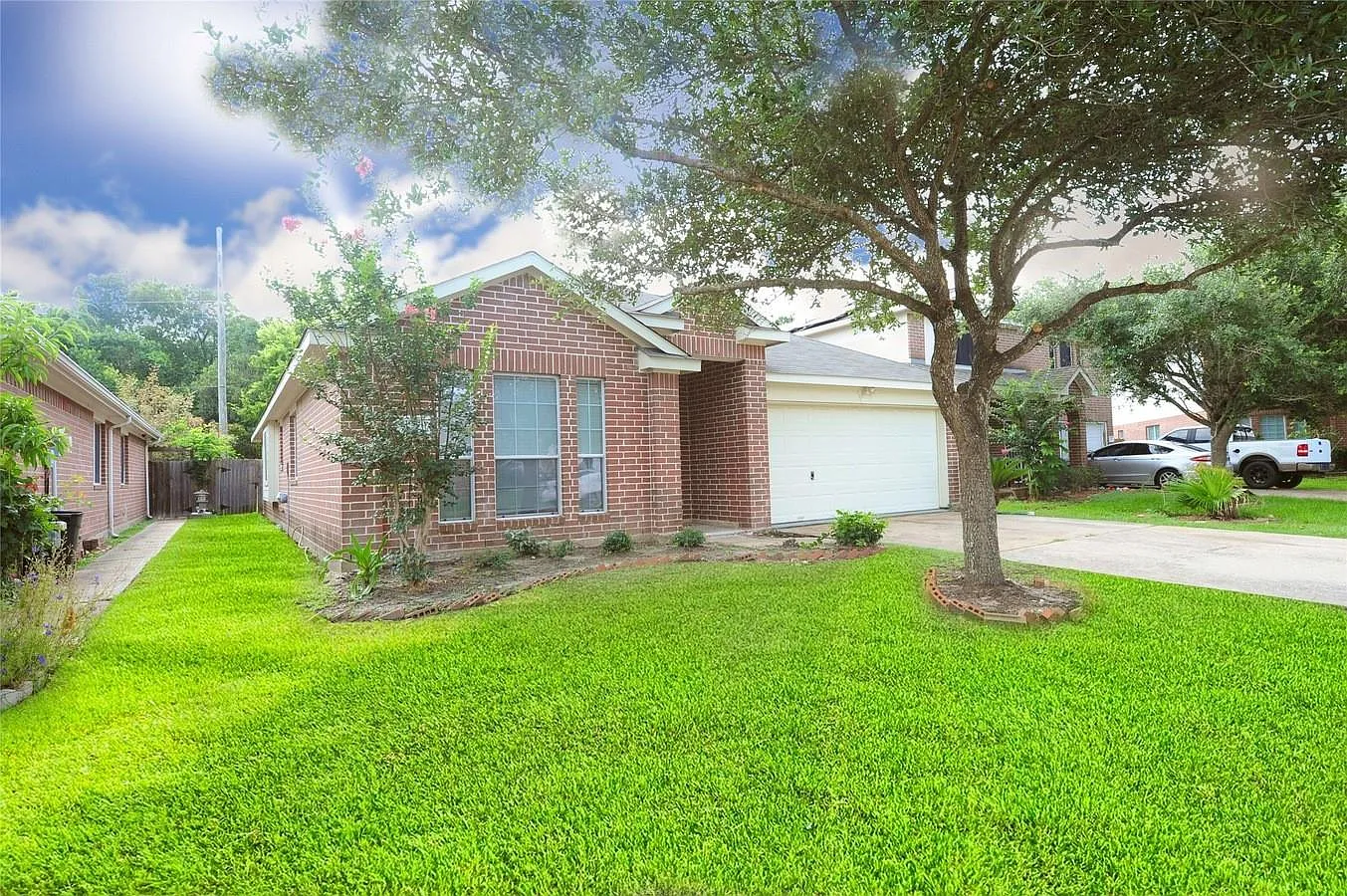 3 bed, 2.0 bath, 1992 sqft, $2,050 — Photo 2