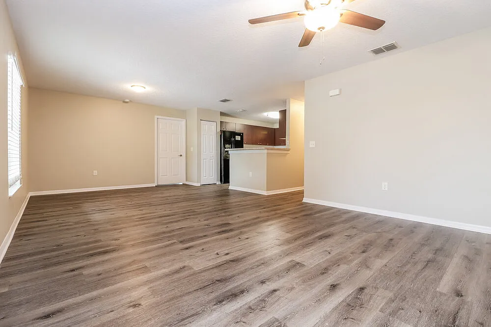 4 bed, 2.0 bath, 1563 sqft, $3,560 — Photo 4