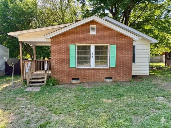 3235 Wellingford Dr, High Point, NC 27265