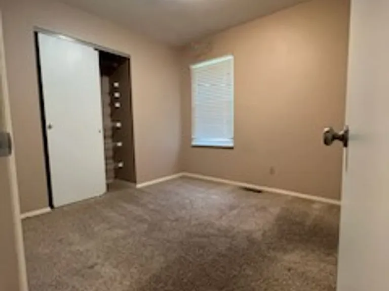 73 McCarthy Dr — Photo 5