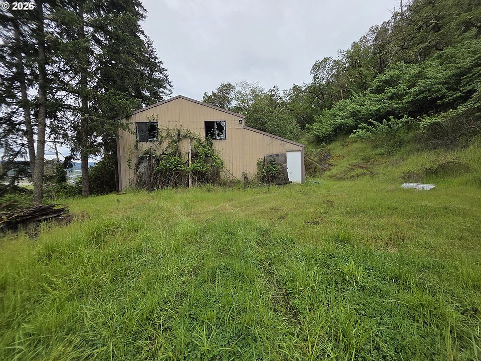 1st image of 130 NW Makah Ct
