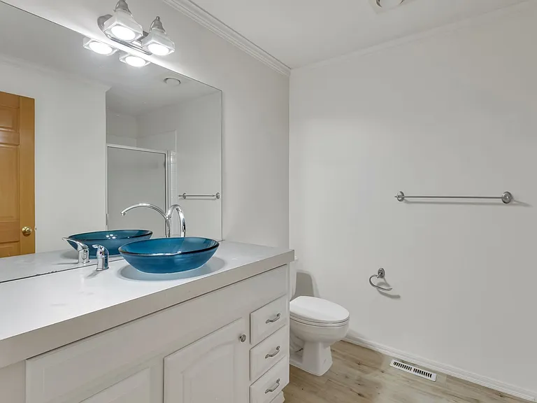 16323 NE 50th Way — Photo 21