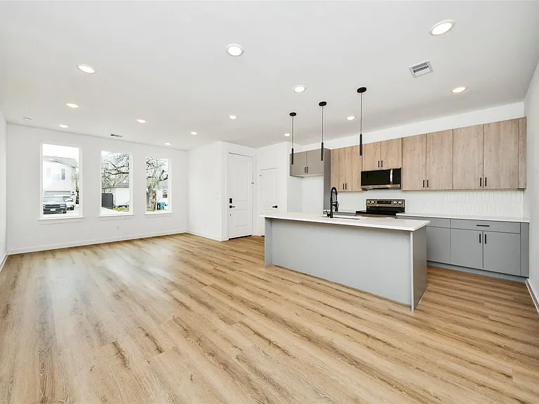 5201 Fairchild St #B — Photo 11