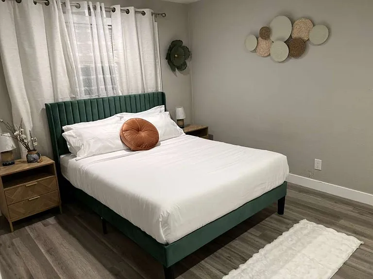 Rexview Dr — Photo 6