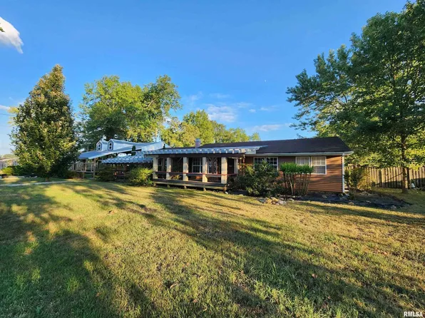 5628 Coal St, Sesser, IL 62884