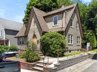 10 Hardwick Ter, Brighton, MA 02135