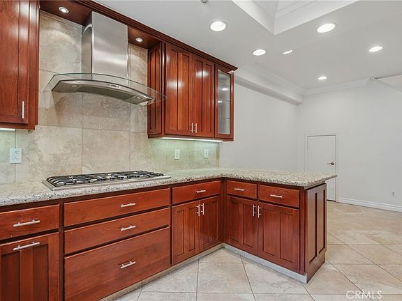 4th image of 2455 Oneida St #A