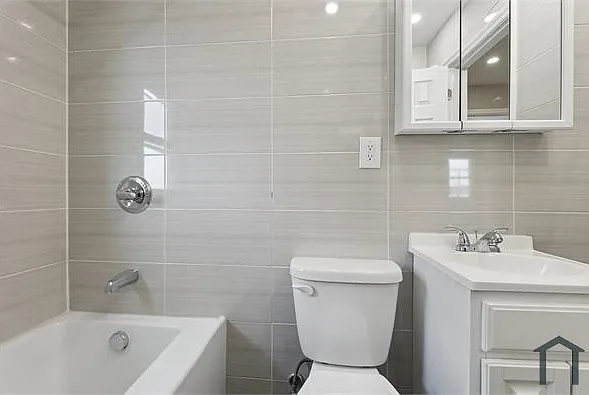 240 Broadway #5 — Photo 7