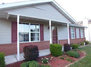 212 Jan Dr, Smithton, IL 62285