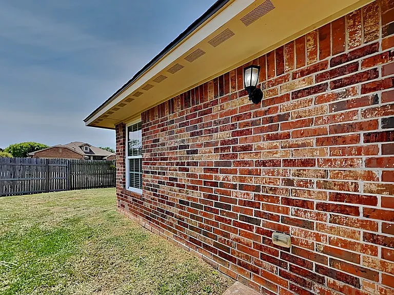 2165 Robin Ridge Ln — Photo 16