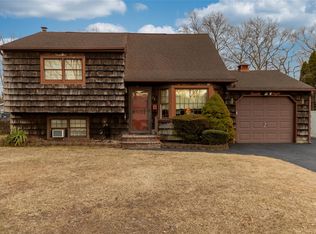 28 Schoolhouse Rd, East Islip, NY 11730