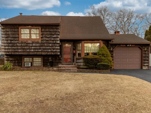 28 Schoolhouse Road, East Islip, NY 11730