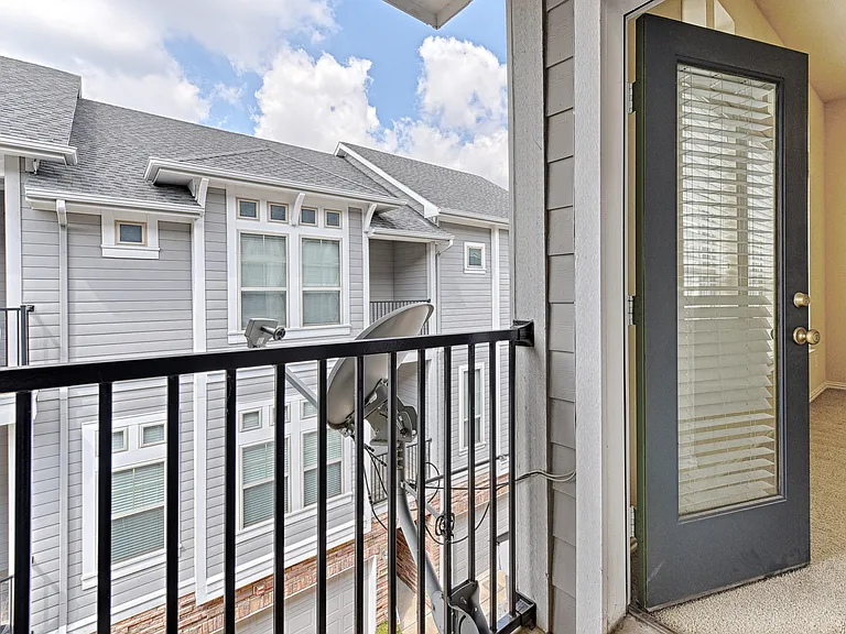 2326 Stutz Dr #117 — Photo 22