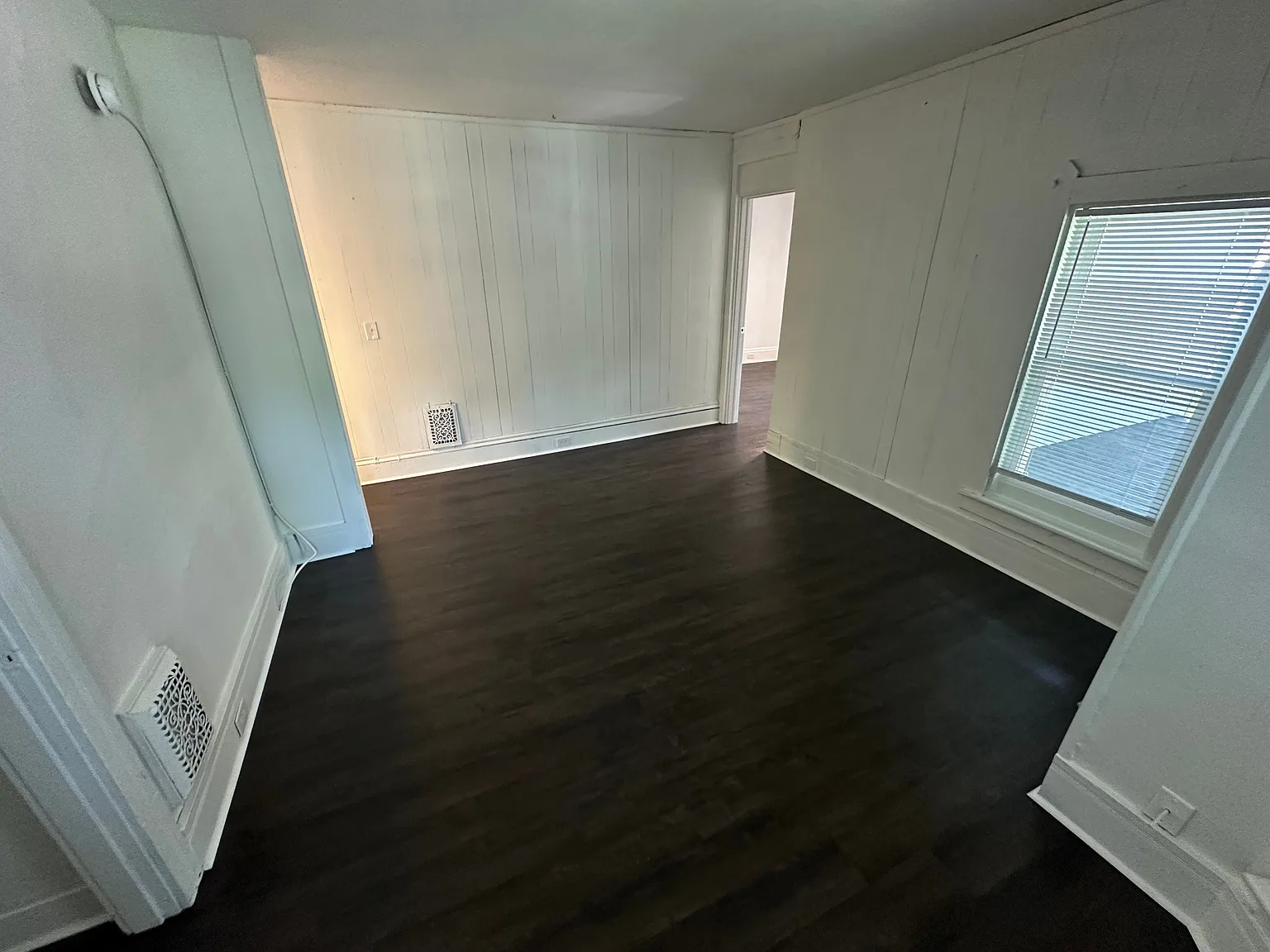 2 bed, 1.0 bath, 1050 sqft, $1,300 — Photo 4