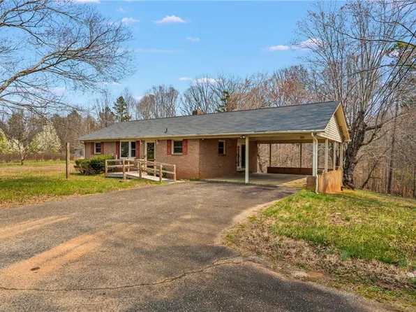 210 Howard Ln, Lexington, NC 27295