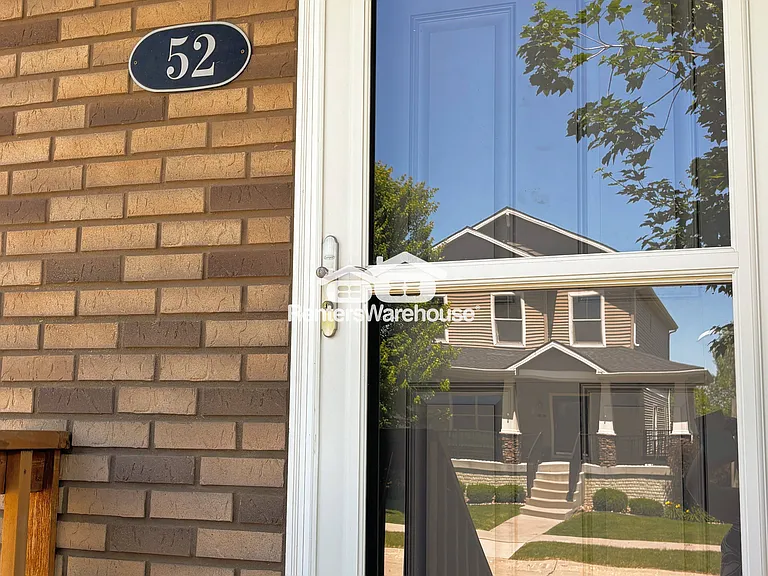52 SE Booth Ave — Photo 3