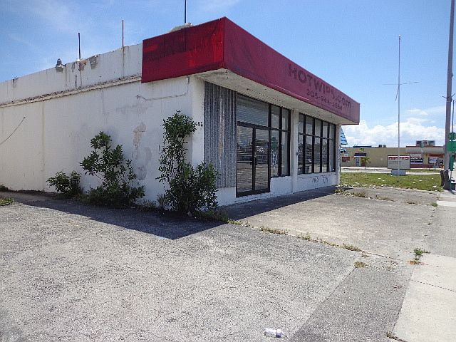 1st image of 452 NE 167th St