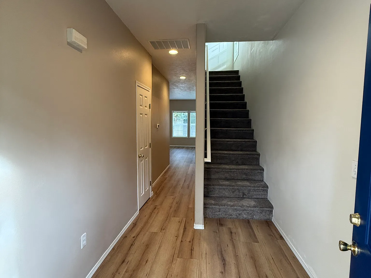 3 bed, 2.5 bath, 1434 sqft, $2,300 — Photo 3