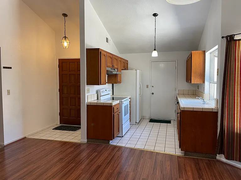 3816 N Forestiere Ave — Photo 2