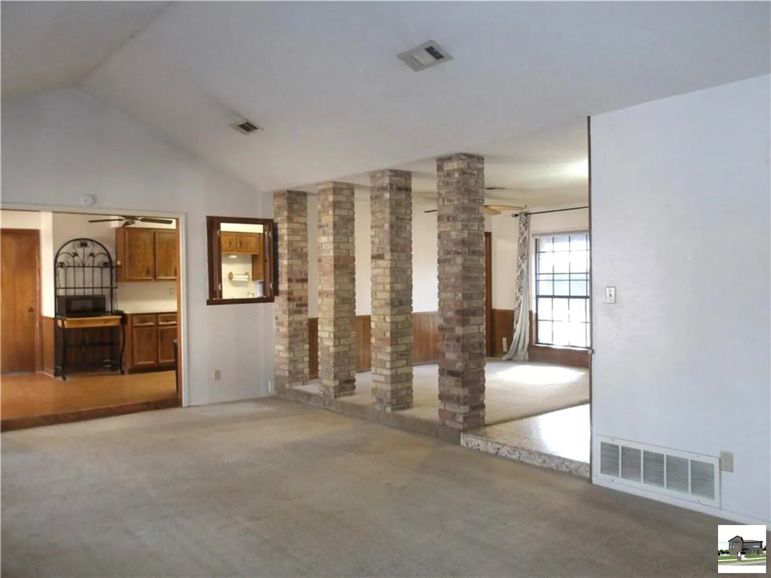 3 bed, 2.0 bath, 1772 sqft, $1,400 — Photo 3