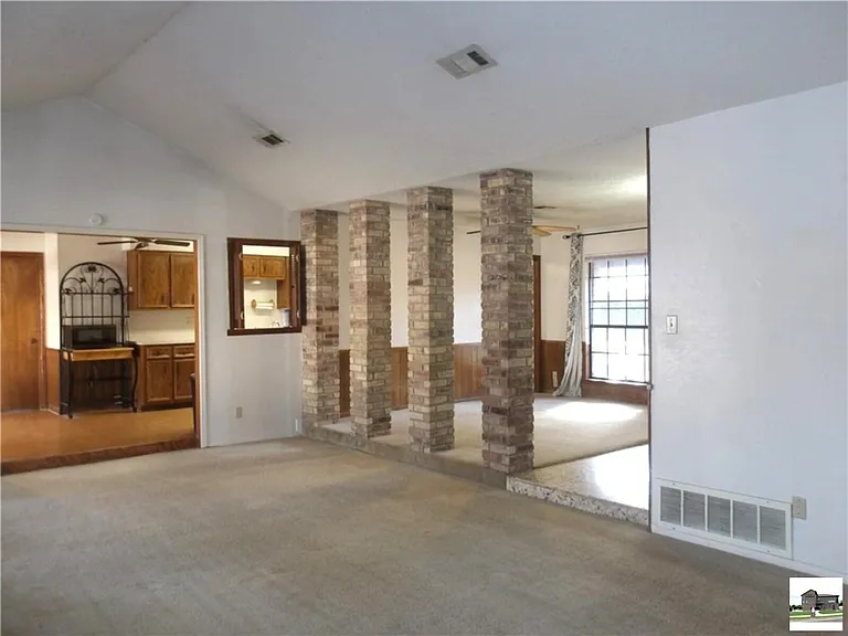107 Suzanne Ln — Photo 5