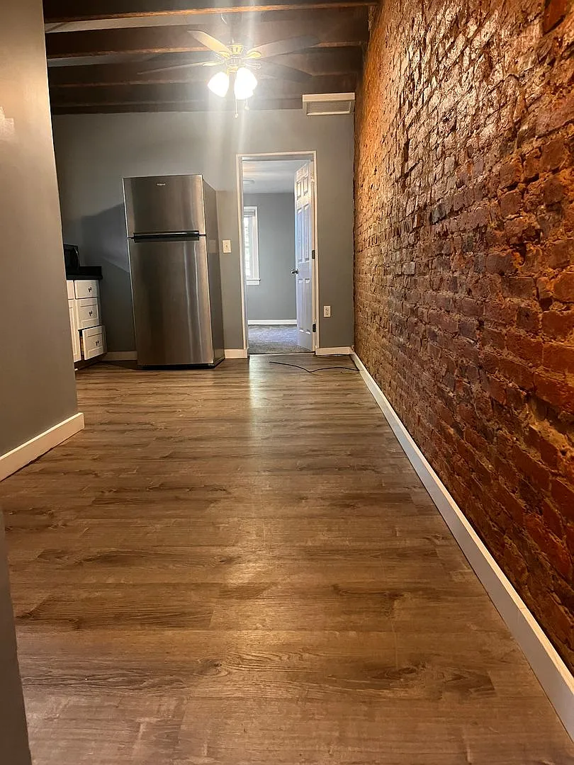 211 E Frederick St — Photo 2