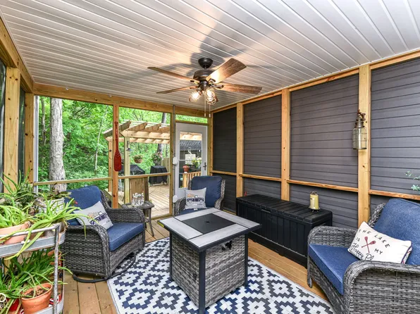 30 Blue Water Dr, Cicero, IN 46034