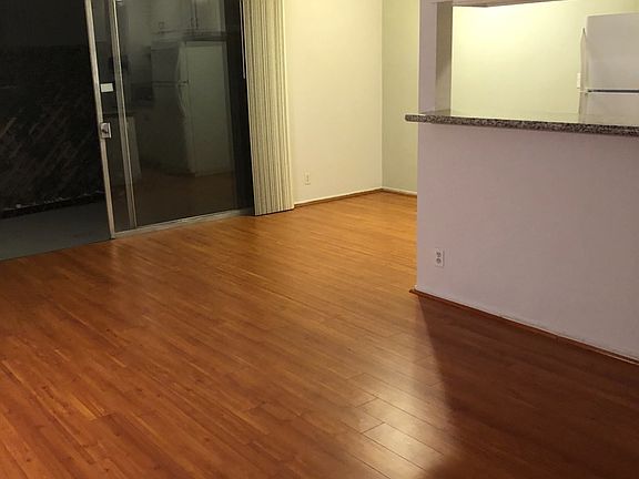 3rd image of 11815 Goshen Ave #1