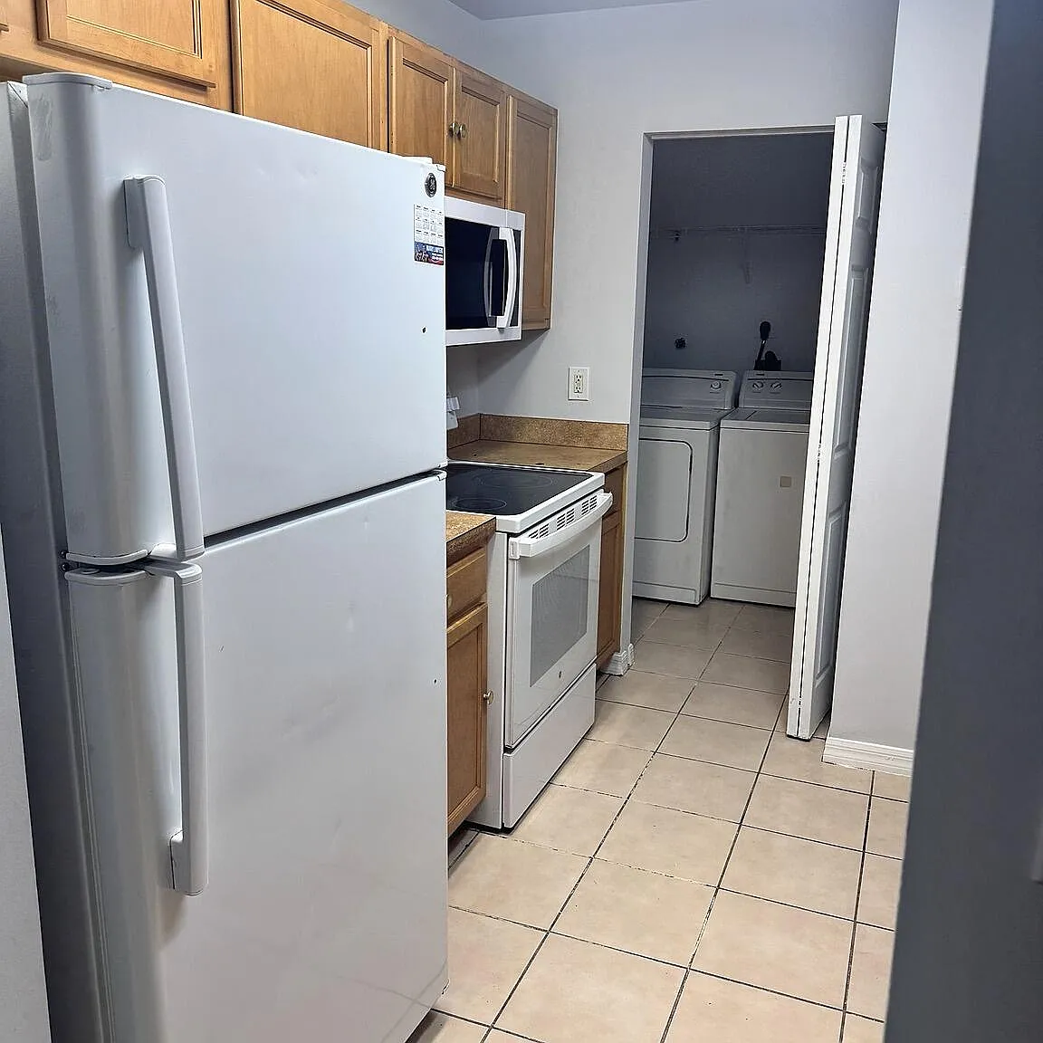 2 bed, 2.0 bath, 1060 sqft, $1,800 — Photo 2