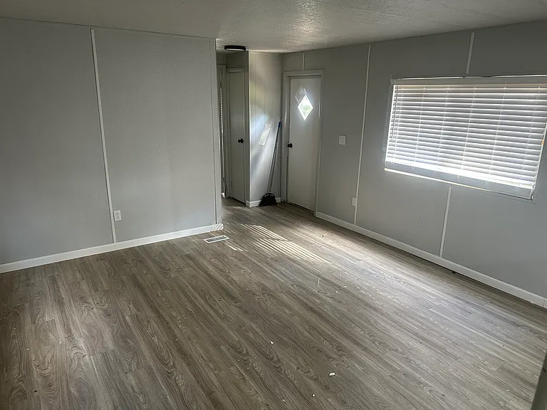 6335 SE 159th Ct — Photo 3