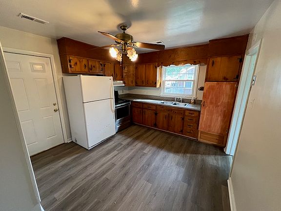 3rd image of 50 Glenhaven Dr