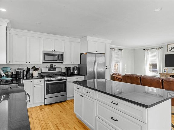 5th image of 1597 Santuit Newtown Rd