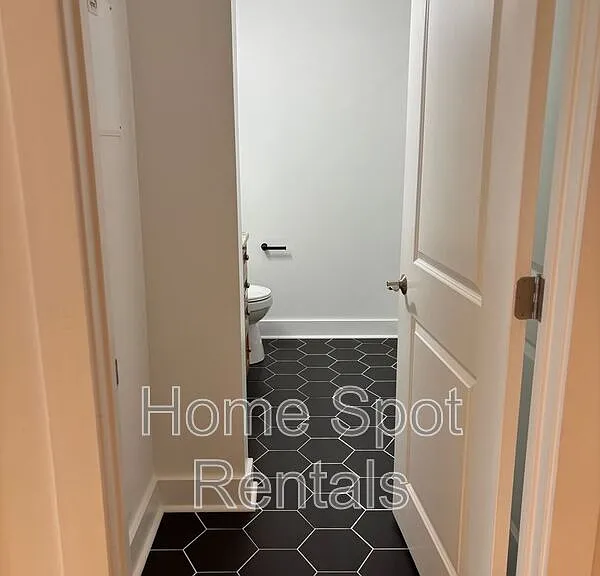 925 Garrett St SE #318 — Photo 7